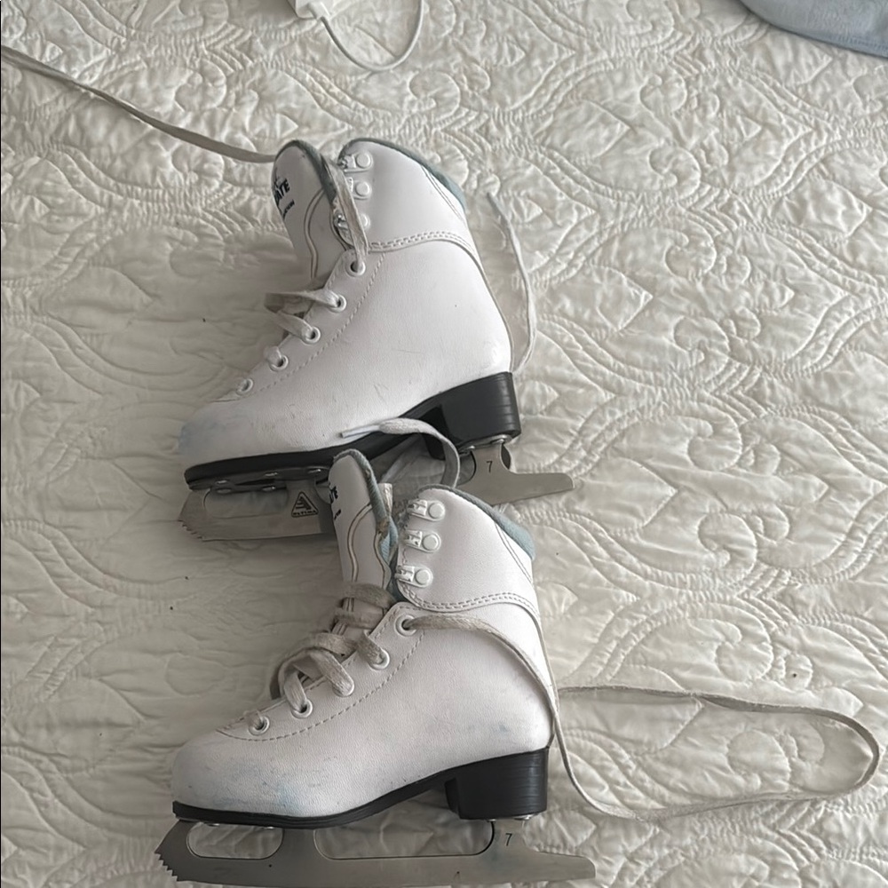 Jackson Used Classic White Ice Skates with Silver Blades